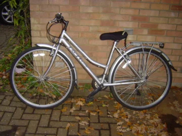 Reflex Cotswold - 19" (large) frame 18 gears mudguards and rack -£95